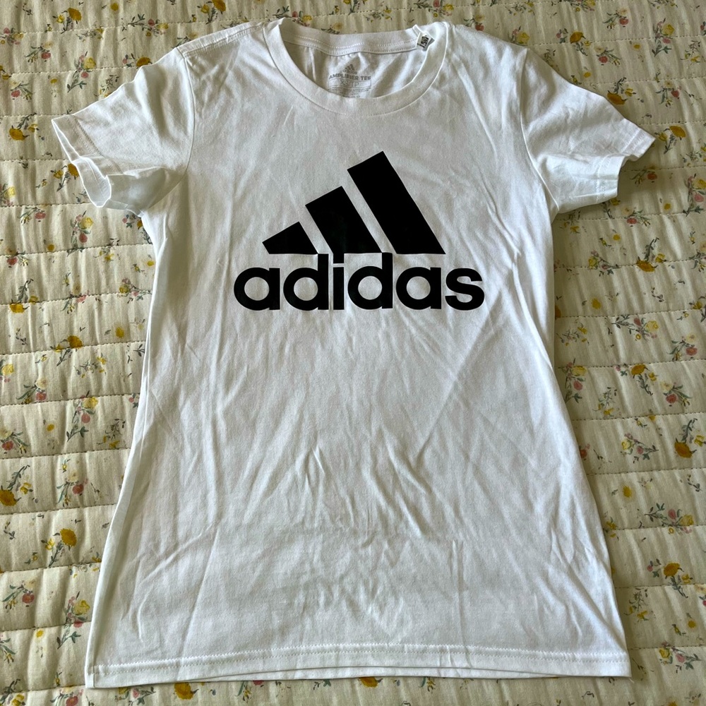 ✧･ﾟ: *✧･ﾟ:*White Adidas Tee ✧･ﾟ: *✧･ﾟ:*